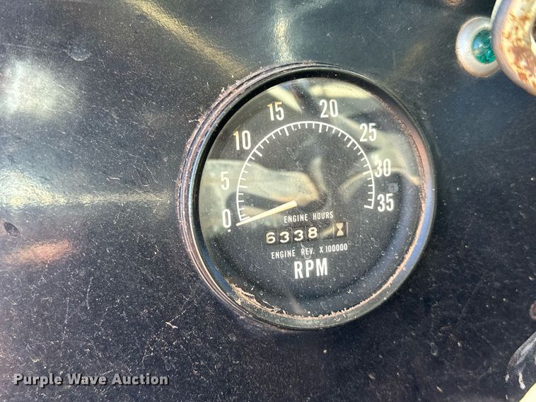 image for item NQ9338 1982 International Paystar 5000  winch truck