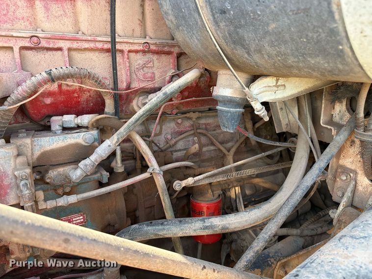 image for item NQ9338 1982 International Paystar 5000  winch truck