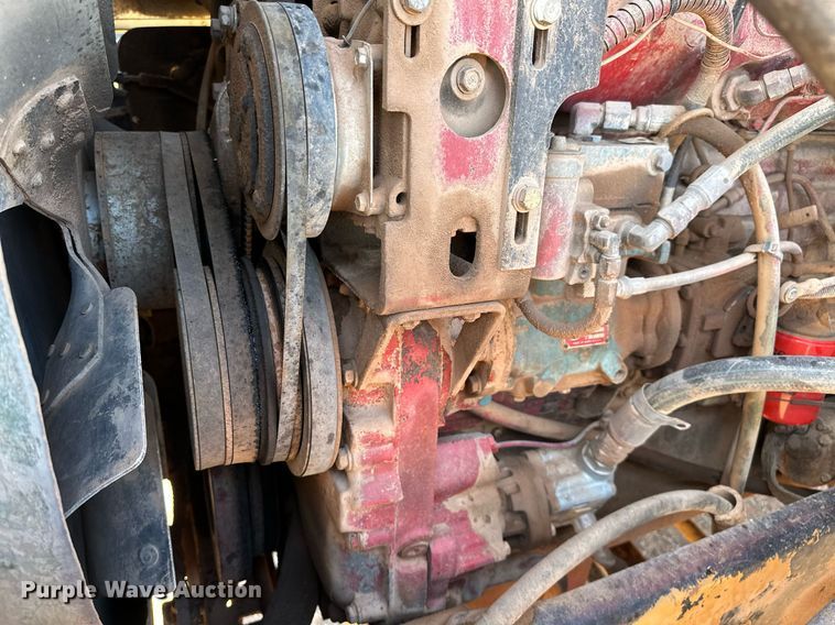 image for item NQ9338 1982 International Paystar 5000  winch truck