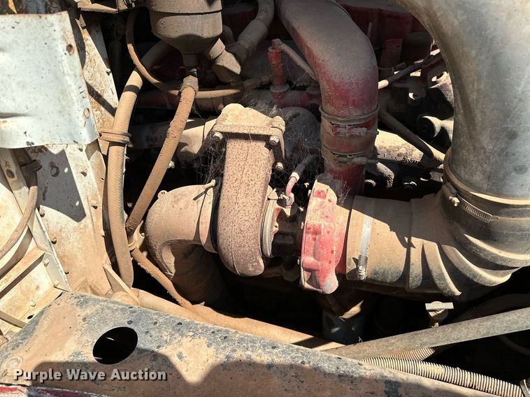 image for item NQ9338 1982 International Paystar 5000  winch truck