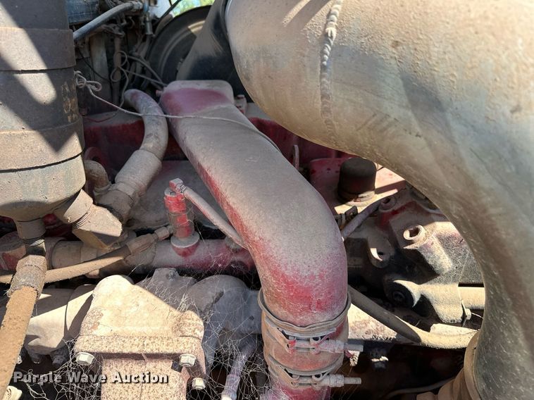 image for item NQ9338 1982 International Paystar 5000  winch truck