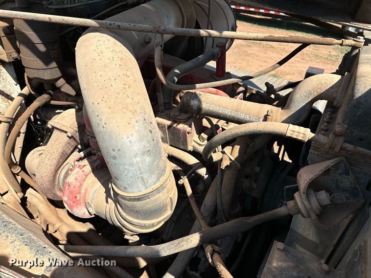 image for item NQ9338 1982 International Paystar 5000  winch truck