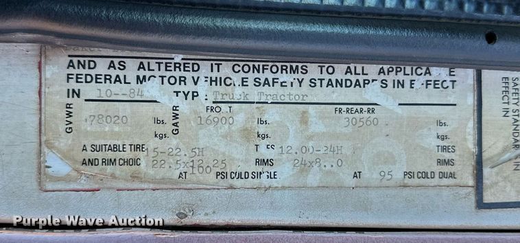 image for item NQ9338 1982 International Paystar 5000  winch truck