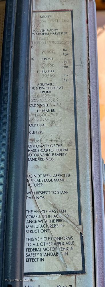 image for item NQ9338 1982 International Paystar 5000  winch truck