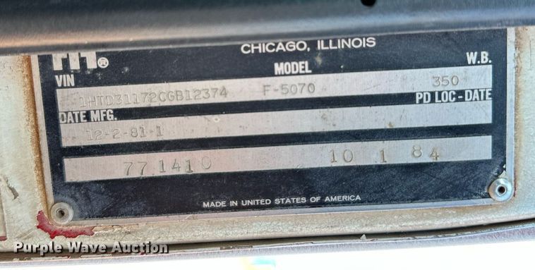 image for item NQ9338 1982 International Paystar 5000  winch truck