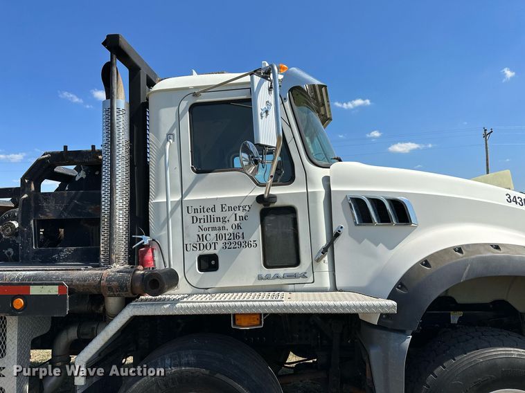 image for item NQ9339 2009 Mack GU713  winch truck