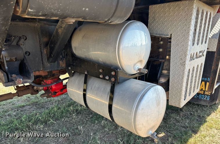 image for item NQ9339 2009 Mack GU713  winch truck