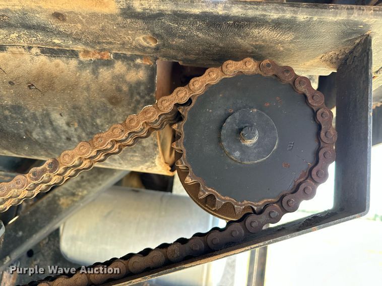 image for item NQ9339 2009 Mack GU713  winch truck