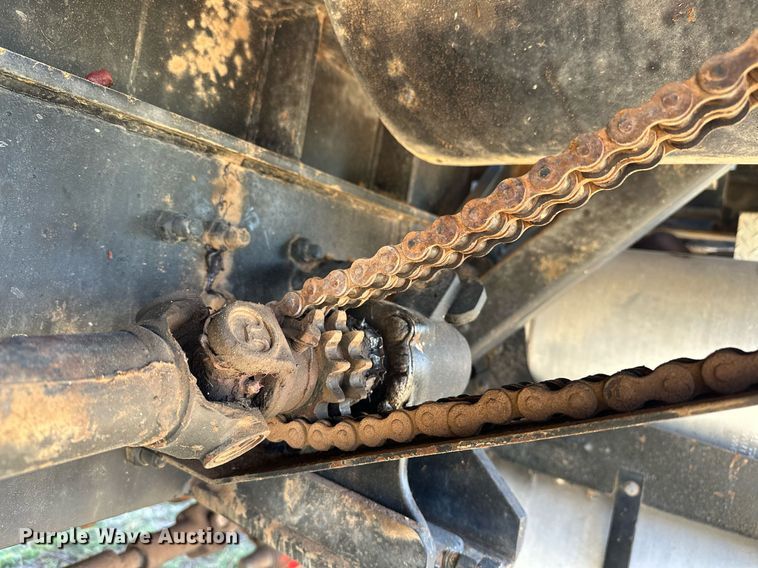 image for item NQ9339 2009 Mack GU713  winch truck