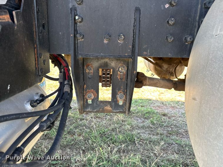 image for item NQ9339 2009 Mack GU713  winch truck