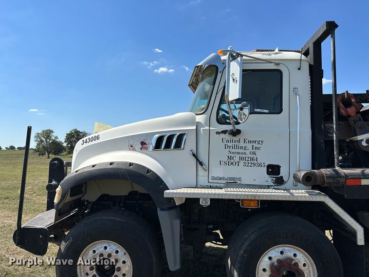 image for item NQ9339 2009 Mack GU713  winch truck