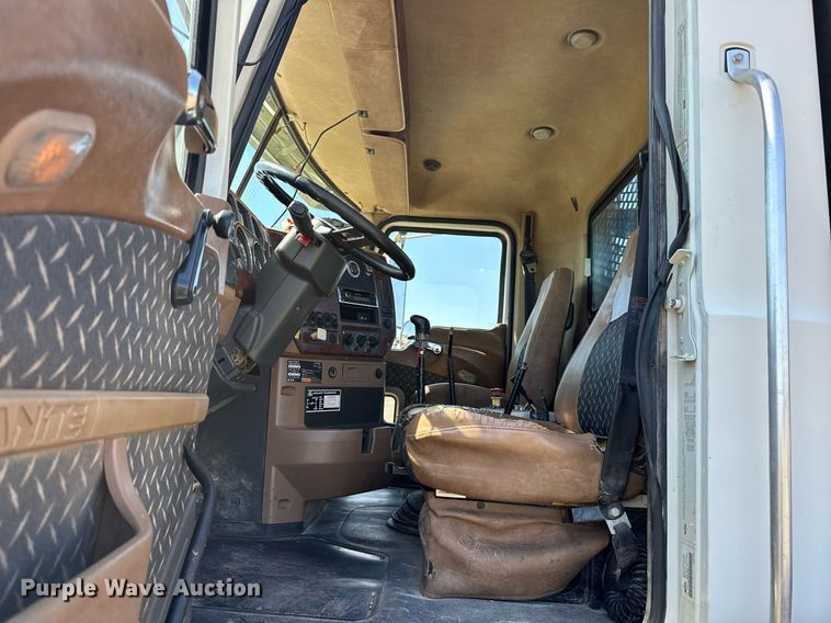 image for item NQ9339 2009 Mack GU713  winch truck