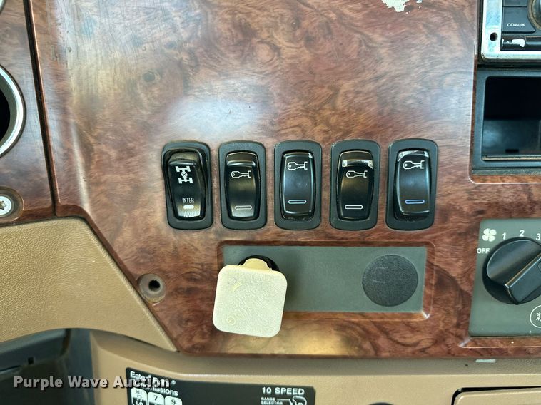 image for item NQ9339 2009 Mack GU713  winch truck