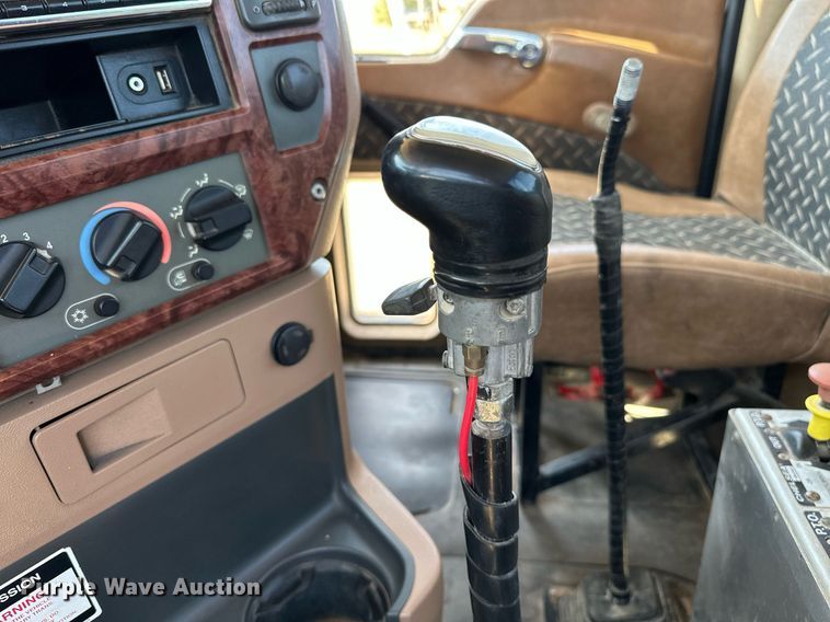 image for item NQ9339 2009 Mack GU713  winch truck