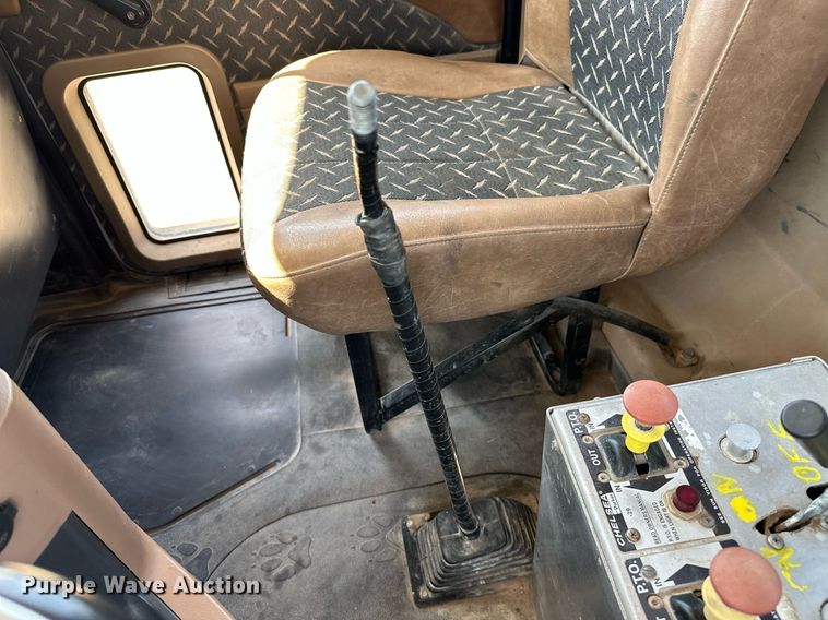 image for item NQ9339 2009 Mack GU713  winch truck