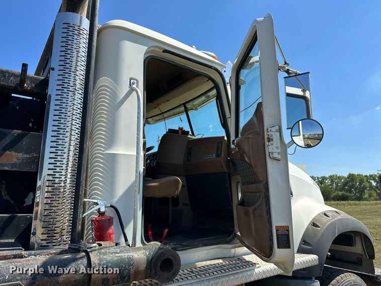 image for item NQ9339 2009 Mack GU713  winch truck