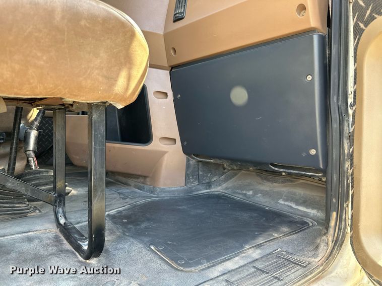 image for item NQ9339 2009 Mack GU713  winch truck