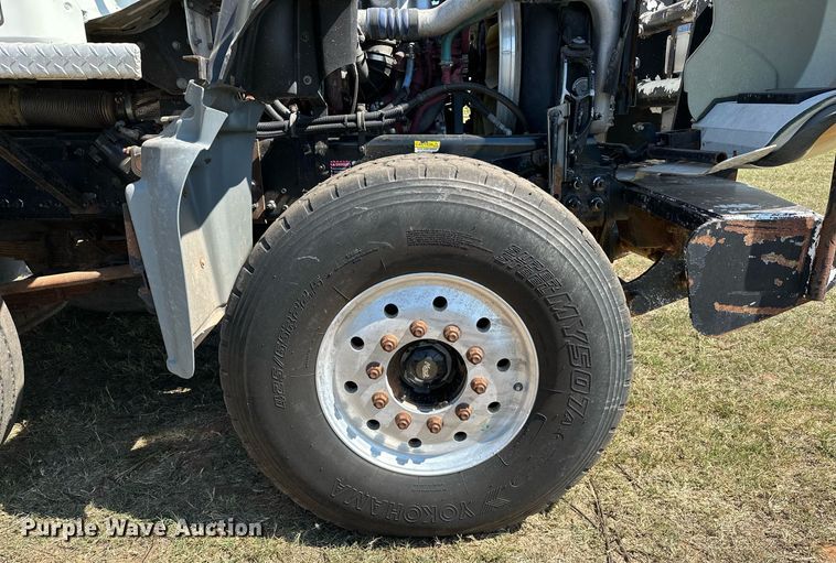 image for item NQ9339 2009 Mack GU713  winch truck