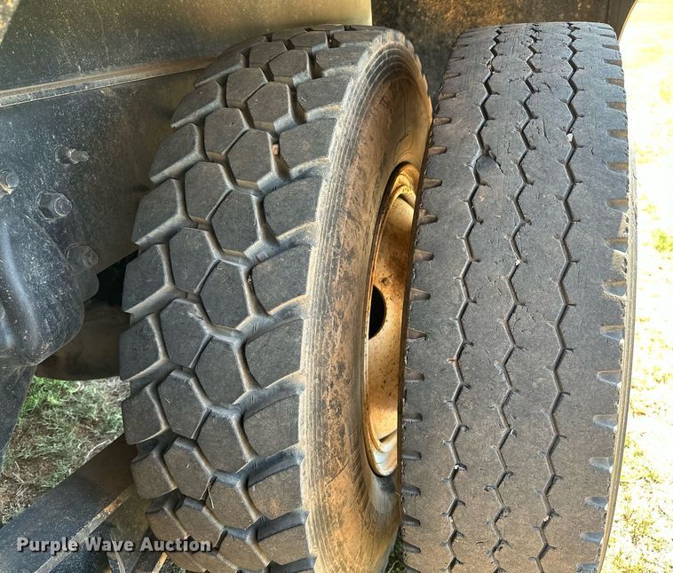 image for item NQ9339 2009 Mack GU713  winch truck