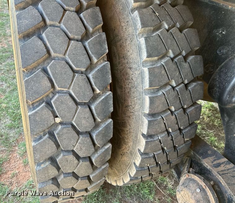 image for item NQ9339 2009 Mack GU713  winch truck