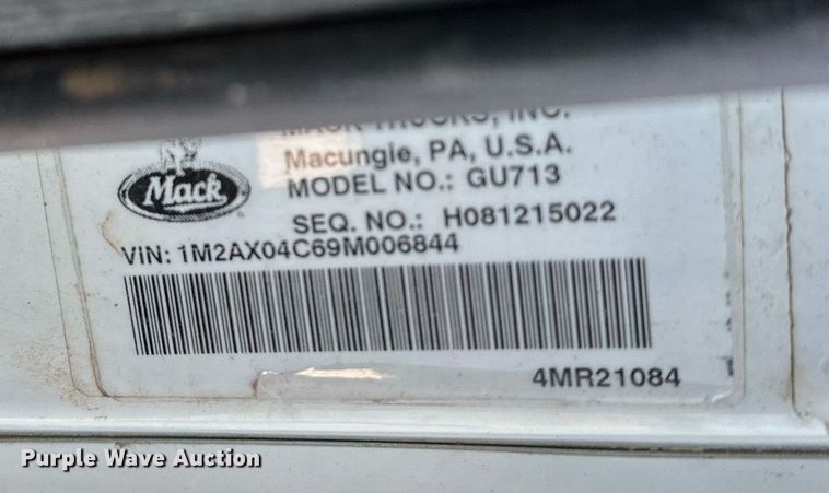 image for item NQ9339 2009 Mack GU713  winch truck