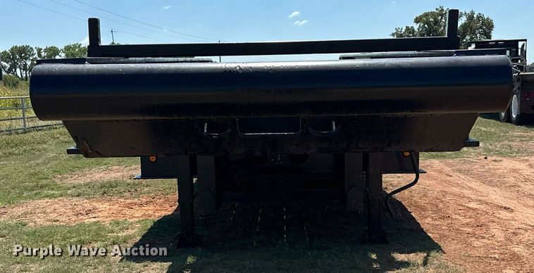 image for item NQ9340 2013 Wade Services  oilfield trailer