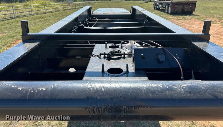 image for item NQ9340 2013 Wade Services  oilfield trailer