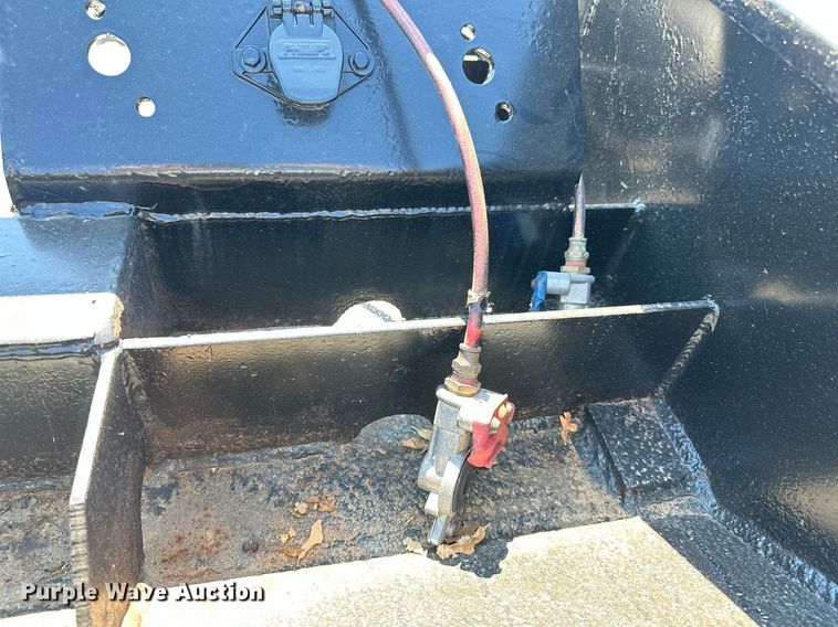 image for item NQ9340 2013 Wade Services  oilfield trailer