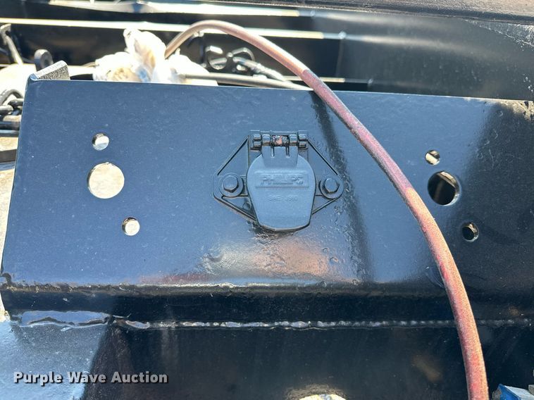 image for item NQ9340 2013 Wade Services  oilfield trailer