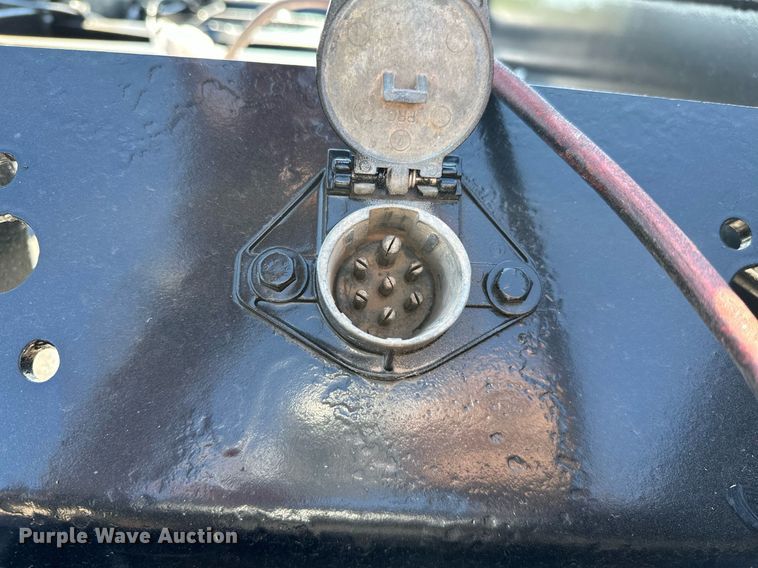 image for item NQ9340 2013 Wade Services  oilfield trailer