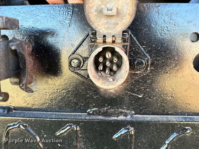 image for item NQ9340 2013 Wade Services  oilfield trailer