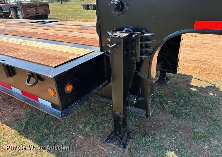 image for item NQ9340 2013 Wade Services  oilfield trailer