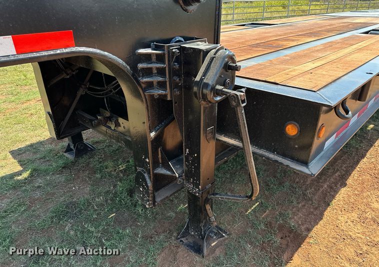 image for item NQ9340 2013 Wade Services  oilfield trailer