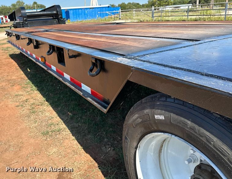 image for item NQ9340 2013 Wade Services  oilfield trailer