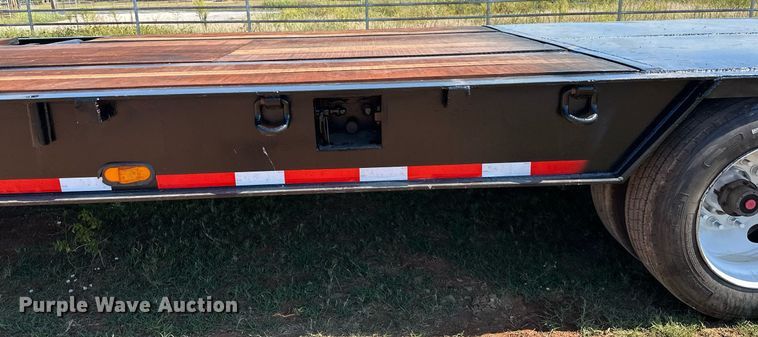 image for item NQ9340 2013 Wade Services  oilfield trailer