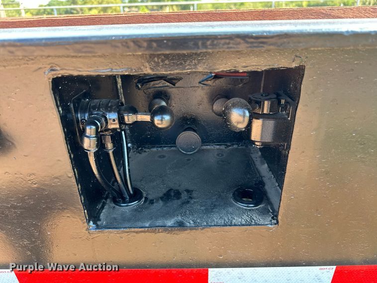 image for item NQ9340 2013 Wade Services  oilfield trailer