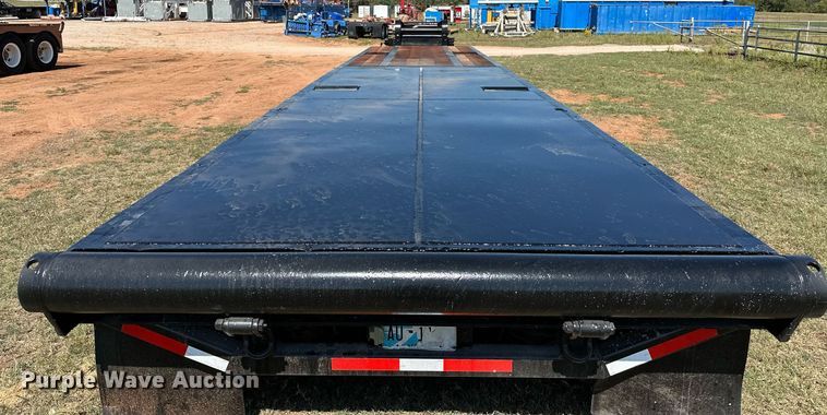 image for item NQ9340 2013 Wade Services  oilfield trailer