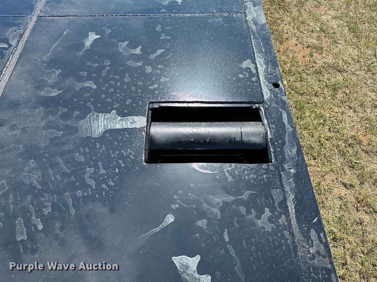 image for item NQ9340 2013 Wade Services  oilfield trailer