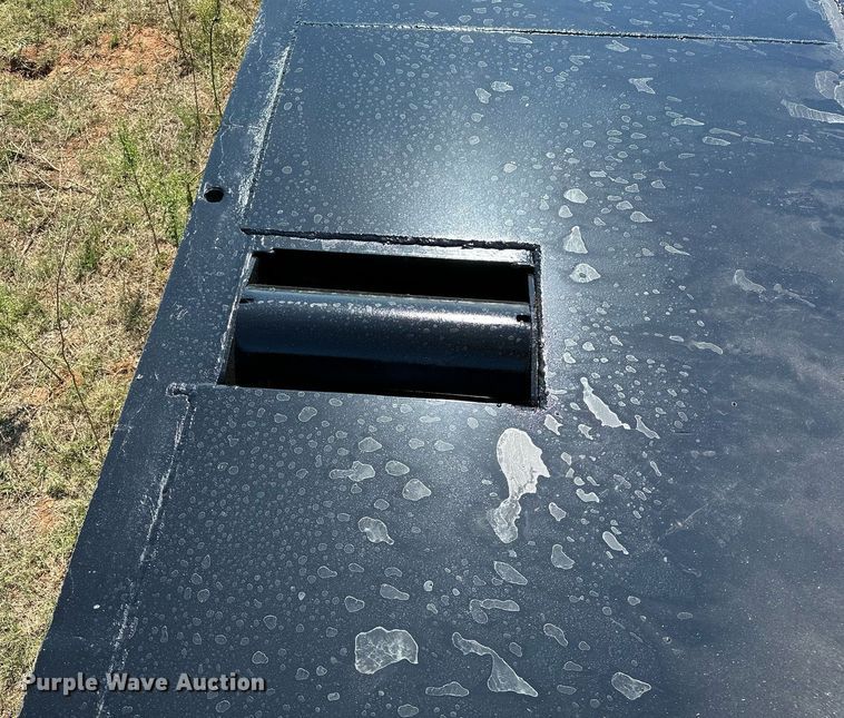 image for item NQ9340 2013 Wade Services  oilfield trailer