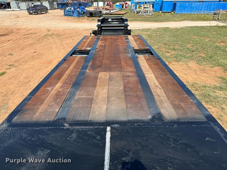 image for item NQ9340 2013 Wade Services  oilfield trailer