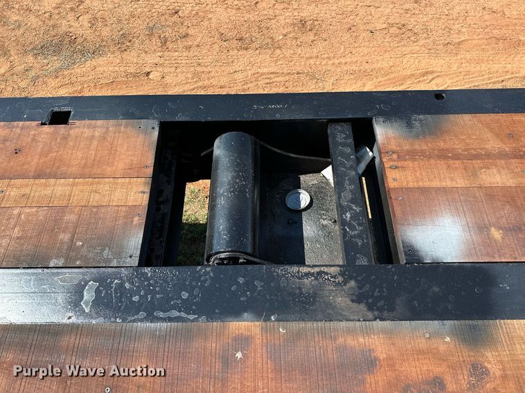 image for item NQ9340 2013 Wade Services  oilfield trailer