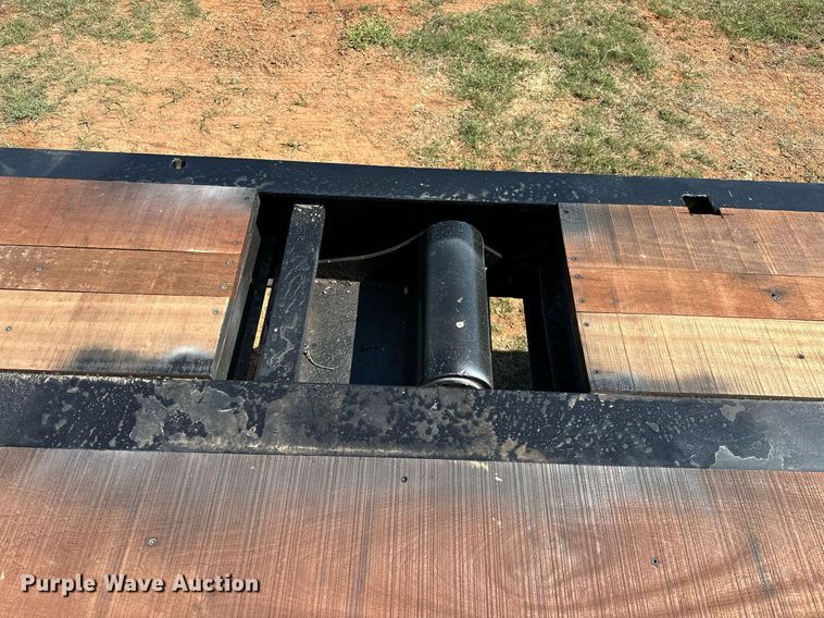 image for item NQ9340 2013 Wade Services  oilfield trailer