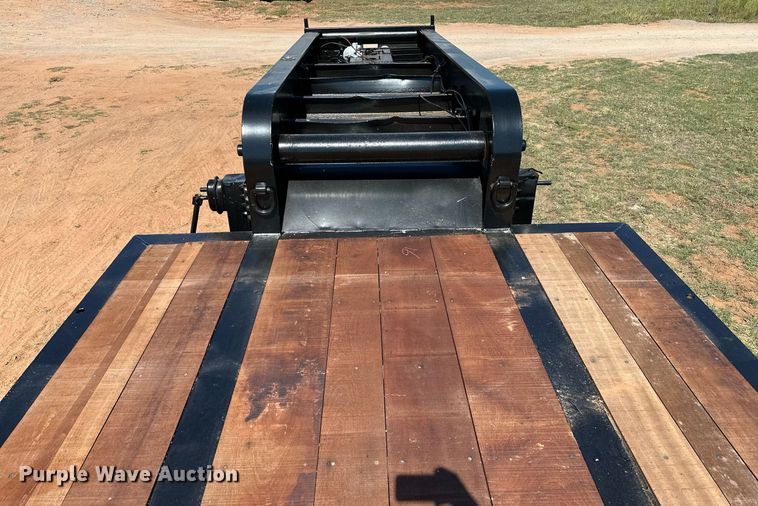 image for item NQ9340 2013 Wade Services  oilfield trailer