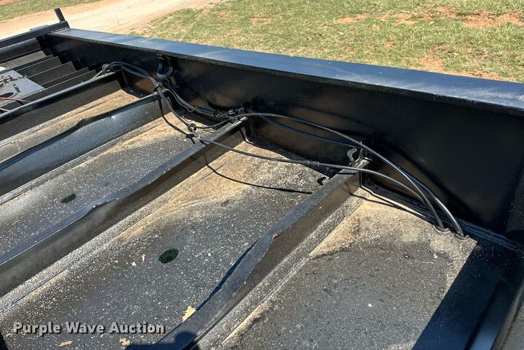 image for item NQ9340 2013 Wade Services  oilfield trailer