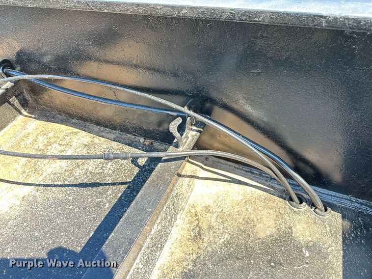 image for item NQ9340 2013 Wade Services  oilfield trailer