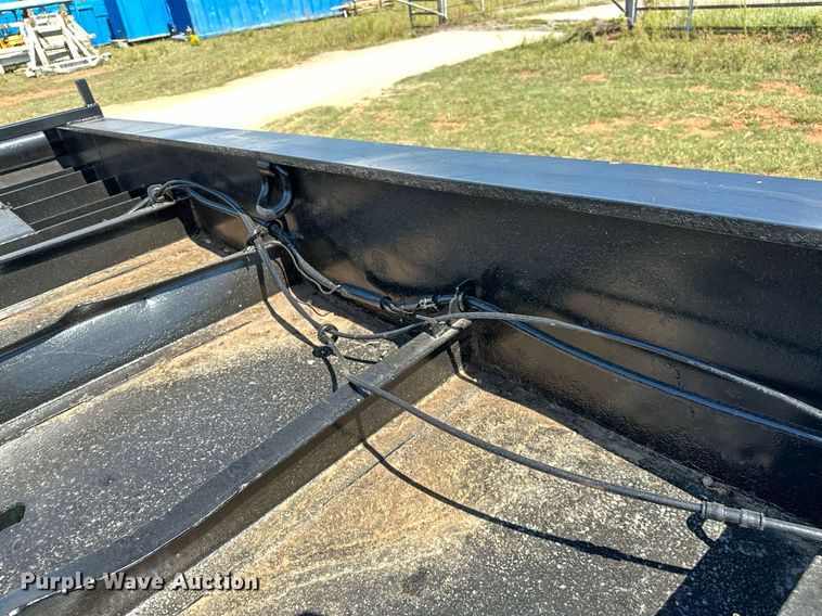 image for item NQ9340 2013 Wade Services  oilfield trailer