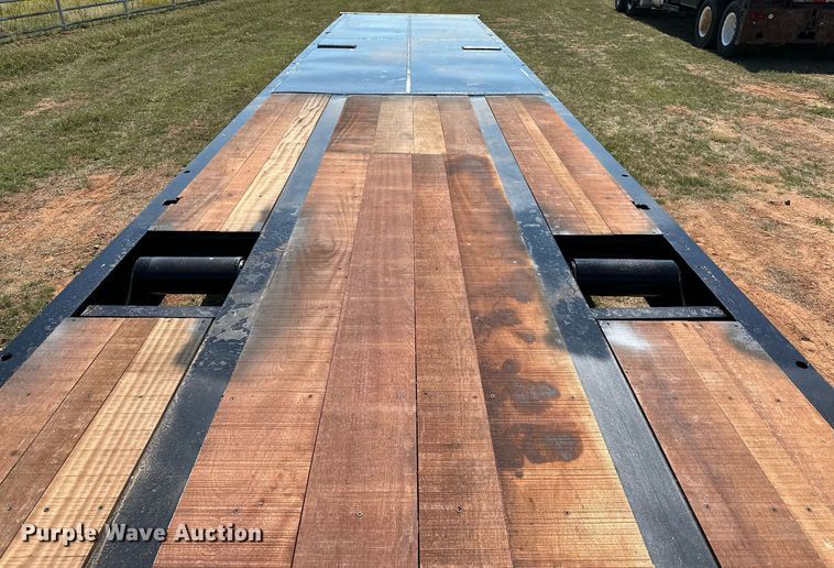 image for item NQ9340 2013 Wade Services  oilfield trailer