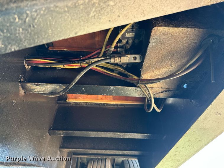 image for item NQ9340 2013 Wade Services  oilfield trailer