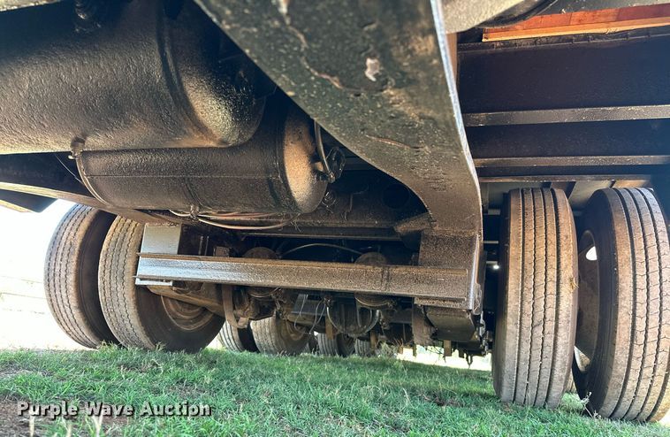 image for item NQ9340 2013 Wade Services  oilfield trailer