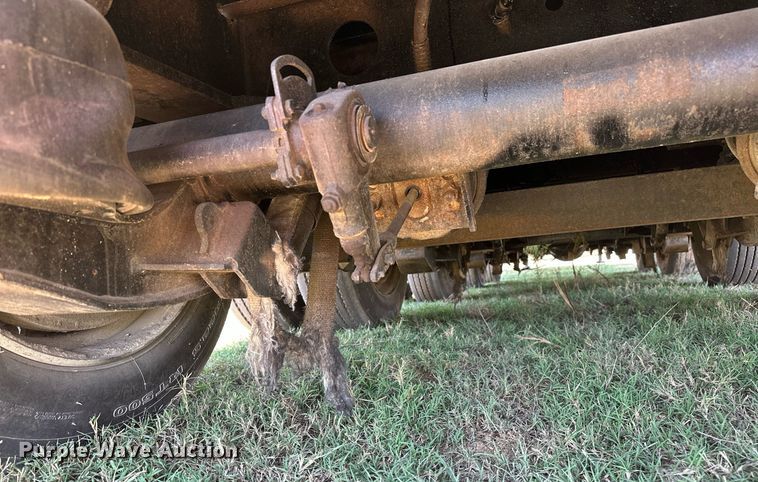 image for item NQ9340 2013 Wade Services  oilfield trailer